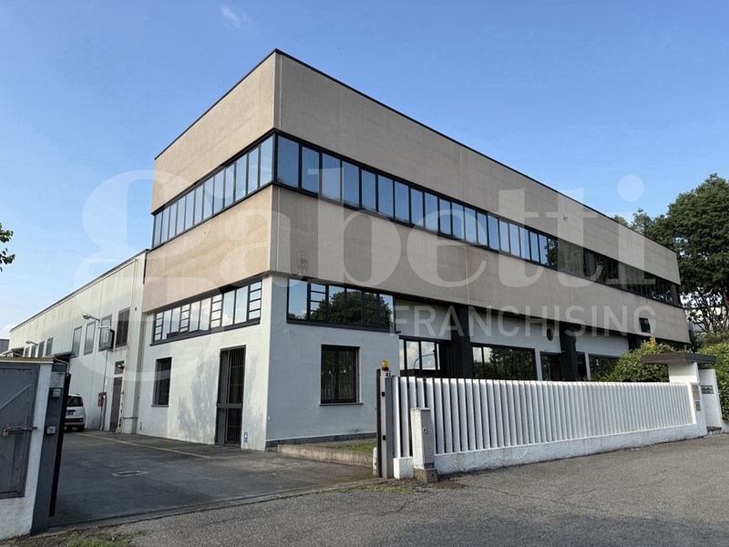 Capannone in Vendita a Carugate, 720'000€, 950 m²