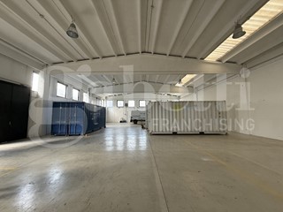 Capannone in Vendita a Carugate, 720'000€, 950 m²