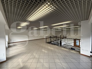 Capannone in Vendita a Segrate, 720'000€, 950 m²