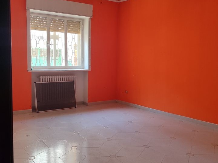 Trilocale in Vendita a Bari, 108'000€, 100 m²