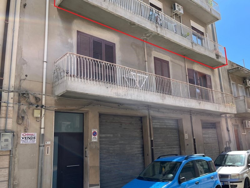 Appartamento in Vendita a Vittoria, zona Via C. Alberto n. 177, 75'000€, 130 m²