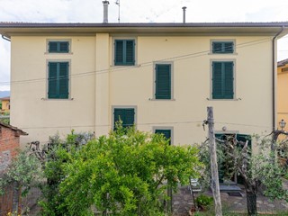 Casa Indipendente in Vendita a Lamporecchio, 250'000€, 180 m², con Box