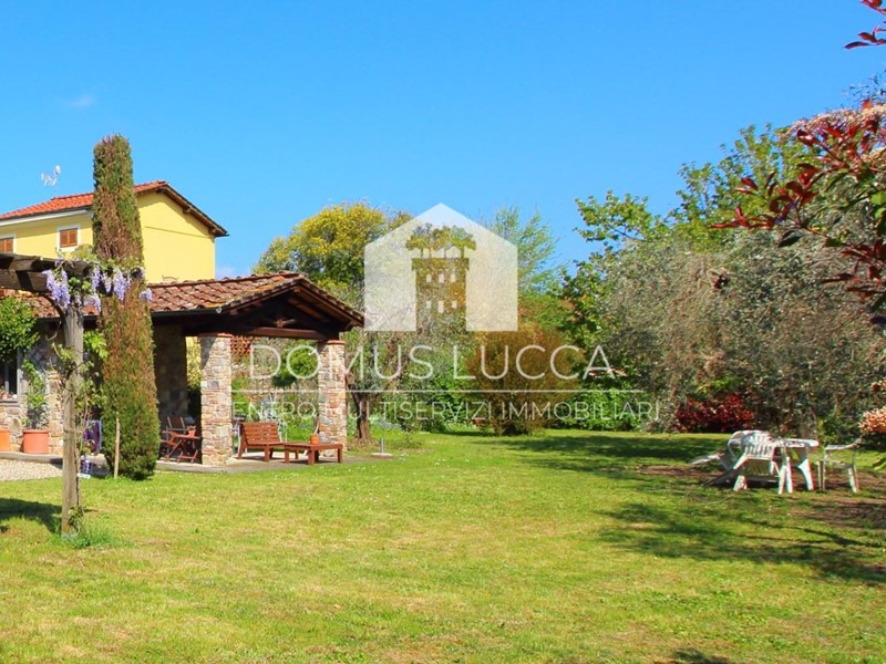 Casa Semi Indipendente in Vendita a Capannori, zona Santa Margherita, 380'000€, 162 m², arredato