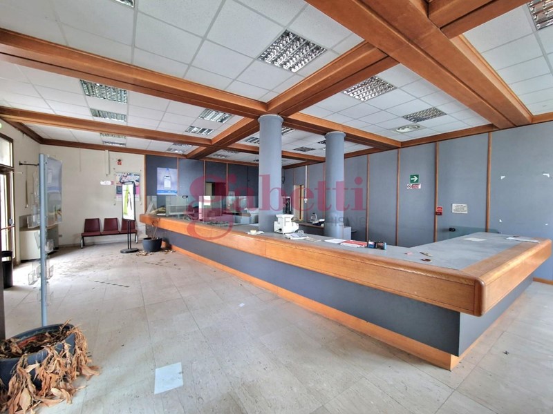 Immobile commerciale in Vendita a San Giuliano Terme, zona Ripafratta, 269'000€, 255 m²
