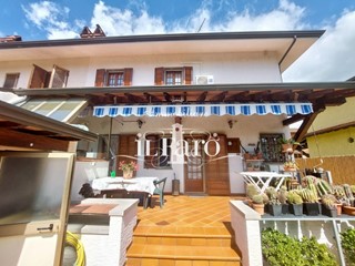 Villa bifamiliare in Vendita a Massarosa, 339'000€, 180 m², arredato