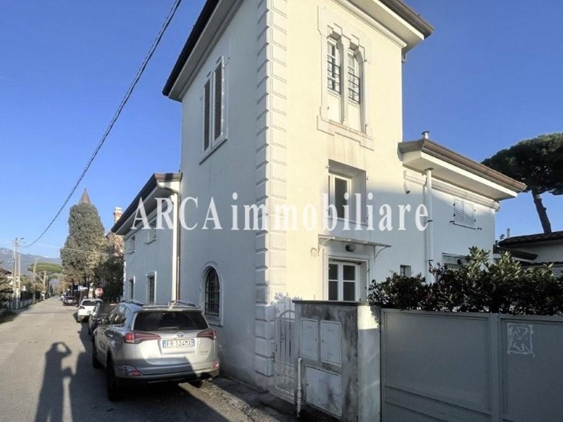 Villa bifamiliare in Vendita a Pietrasanta, 890'000€, 143 m²