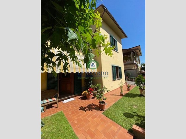 Casa Indipendente in Vendita a Buggiano, zona Borgo a Buggiano, 190'000€, 130 m²