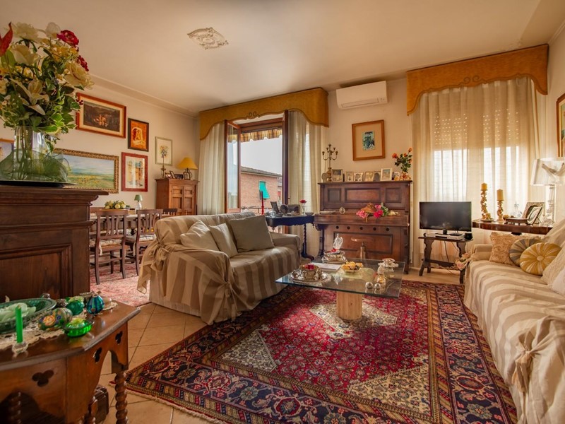 Attico in Vendita a Siena, 410'000€, 146 m², arredato