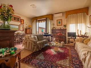 Attico in Vendita a Siena, 410'000€, 146 m², arredato