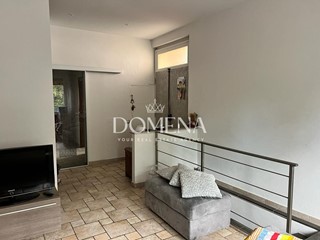 Appartamento in Vendita a Siena, 295'000&euro;, 100 m², con Box