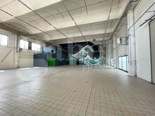 Capannone in Vendita a Cabiate, 595'000€, 1162 m²