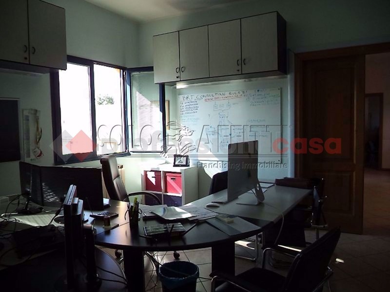 Ufficio in Affitto a Arezzo, 700€, 120 m²