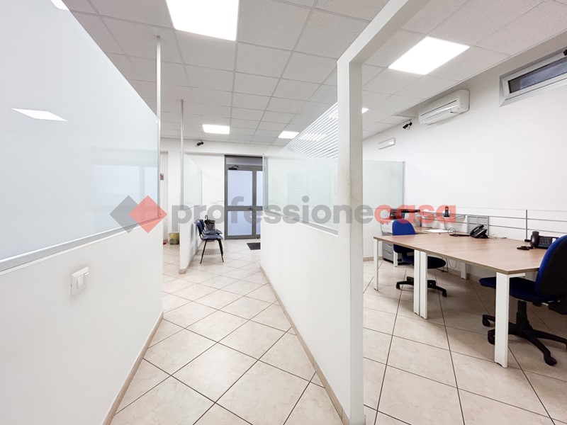 Magazzino in Vendita a Milazzo, 145'000€, 176 m²