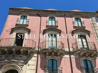 Appartamento in Vendita a Palazzolo Acreide, zona Centro Storico, 300'000€, 160 m²
