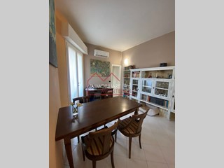 Appartamento in Vendita a Viareggio, 339'000€, 85 m²