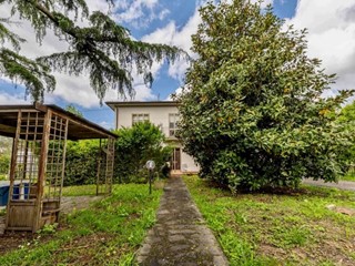 Villa in Vendita a San Giuliano Terme, zona Pappiana, 410'000€, 240 m², con Box