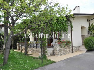 Villa in Vendita a Forte dei Marmi, 1'800'000€, 240 m²