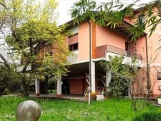 Casa Indipendente in Vendita a Massa, zona Mirteto, 470'000&euro;, 230 m²