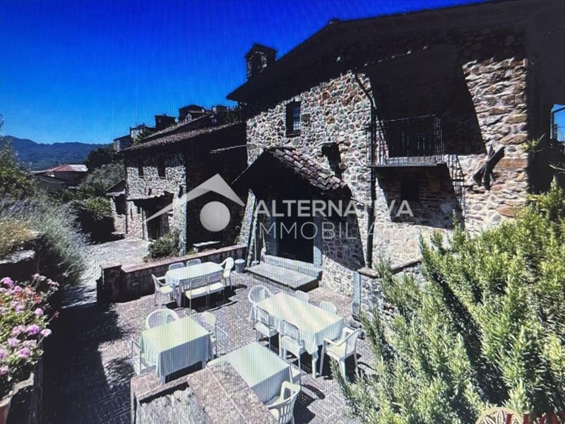 Casale in Vendita a Fivizzano, 273'187€, 1583 m²
