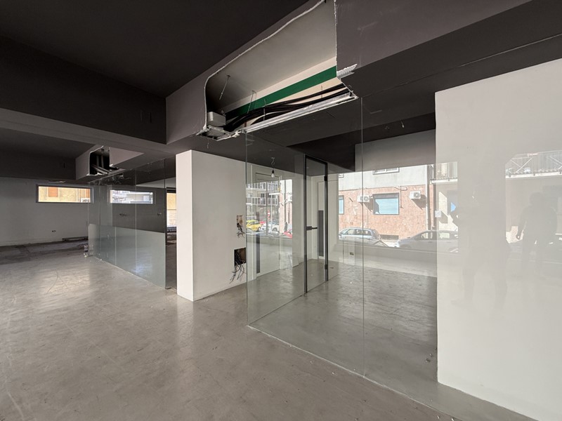 Negozio in Affitto a Milazzo, 1'900€, 300 m²