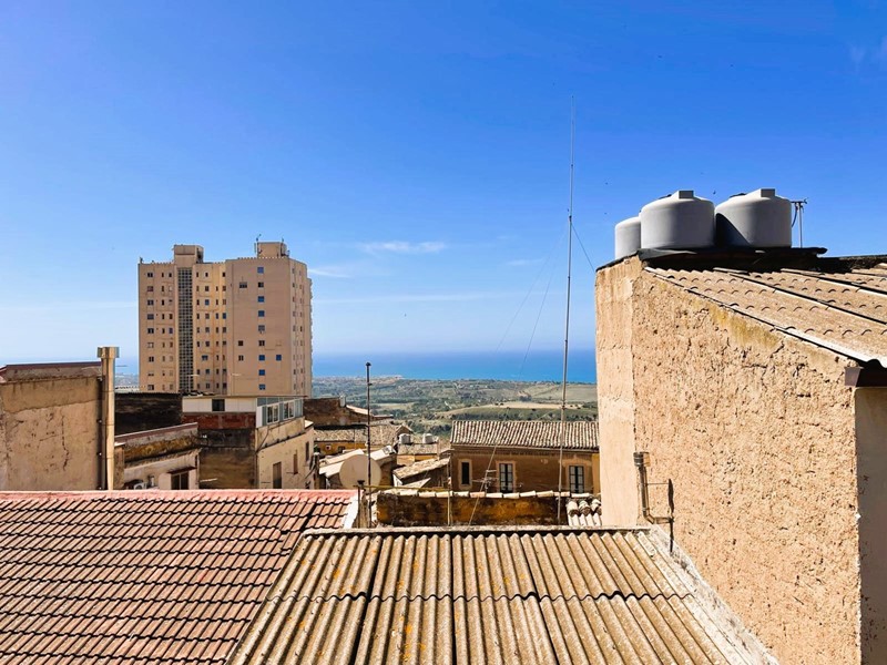 Appartamento in Vendita a Agrigento, 44'000€, 110 m²
