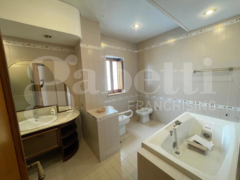 Appartamento in Vendita a Siracusa, 180'000&euro;, 155 m²