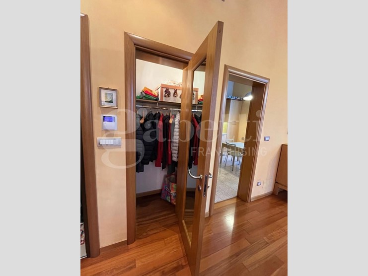 Appartamento in Vendita a Brindisi, 440'000€, 230 m²