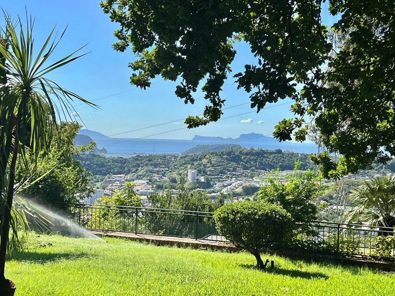 Villa in Affitto a Pozzuoli, 1'800€, 654 m²