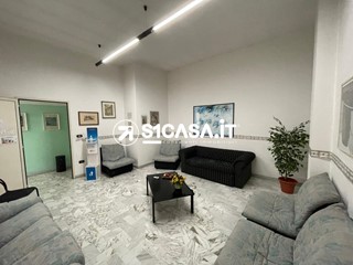 Negozio in Affitto a Galatone, 1'000€, 100 m²