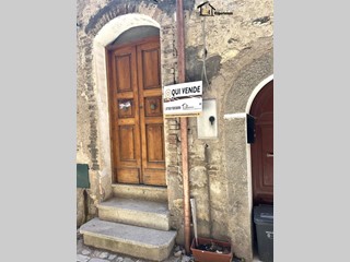 Quadrilocale in Vendita a Casperia, 110'000&euro;, 90 m²