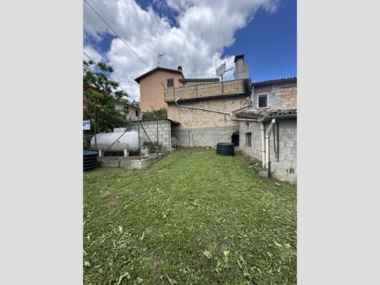 Villa in Vendita a Tossicia, 43'000€, 126 m²