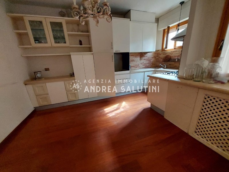 Appartamento in Vendita a Pontedera, 175'000€, 100 m², con Box