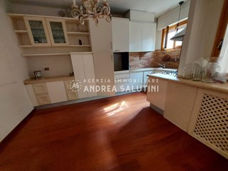 Appartamento in Vendita a Pontedera, 175'000€, 100 m², con Box