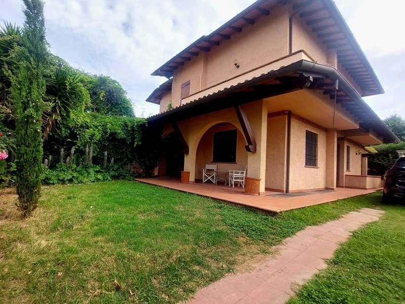 Villa bifamiliare in Vendita a Forte dei Marmi, 2'500'000€, 200 m², arredato