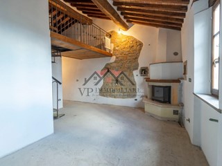 Quadrilocale in Vendita a Castelnuovo di Val di Cecina, 90'000€, 70 m², arredato