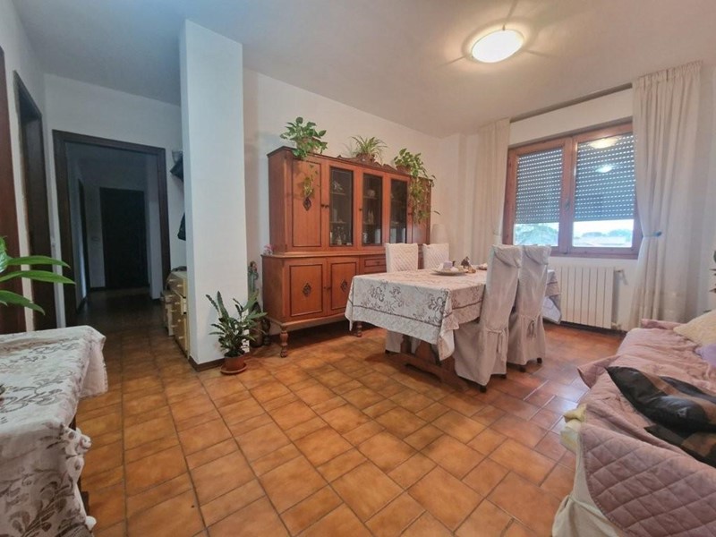 Appartamento in Vendita a Carrara, zona Marina di Carrara, 240'000€, 110 m²