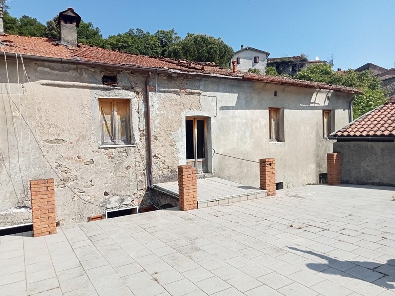 Casa Semi Indipendente in Vendita a Aulla, 48'000€, 220 m²
