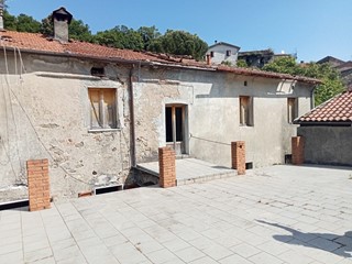 Casa Semi Indipendente in Vendita a Aulla, 48'000€, 220 m²