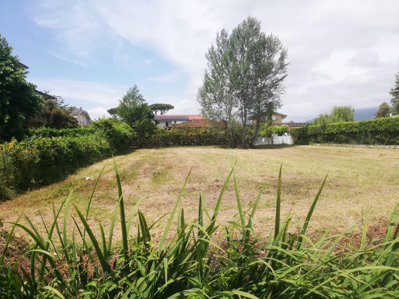 Terreno edificabile in Vendita a Montignoso, zona Cinquale, 250'000€, 1500 m²