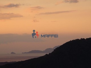 Casale in Vendita a Massarosa, zona Pieve a Elici, 440'000€, 1540 m², arredato