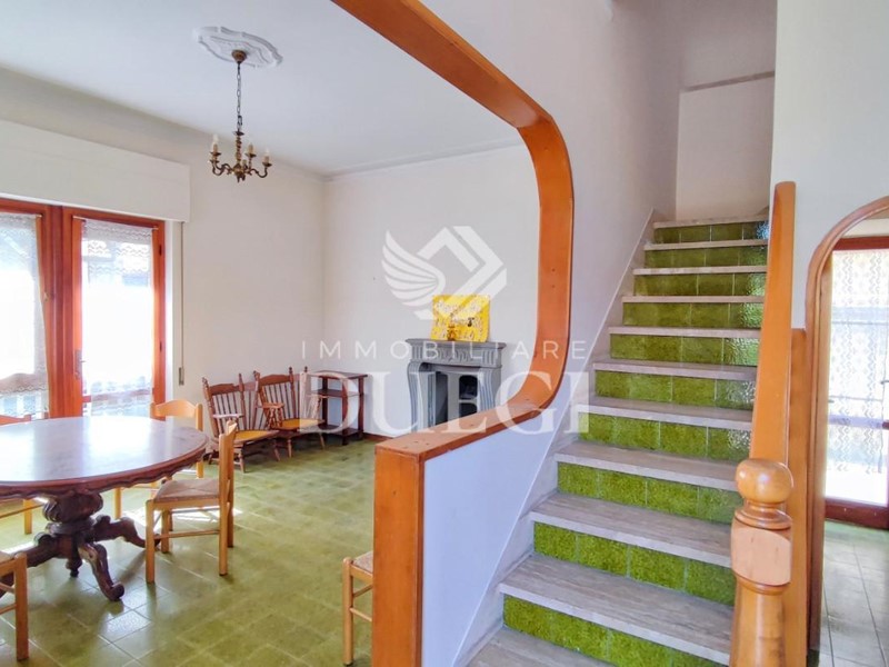 Villa bifamiliare in Vendita a Viareggio, 320'000€, 120 m²