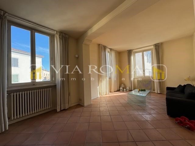 Appartamento in Vendita a Lucca, 450'000€, 150 m², arredato