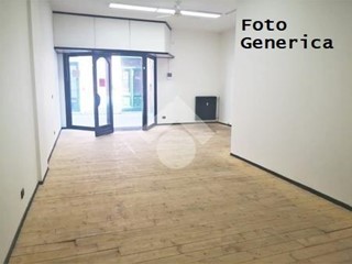 Laboratorio in Affitto a Pontedera, zona Il Chiesino, 1'200€, 220 m²