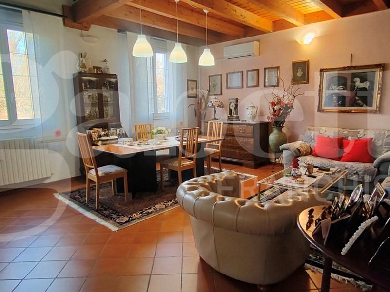 Villa bifamiliare in Vendita a San Giovanni in Persiceto, 368'000€, 305 m²