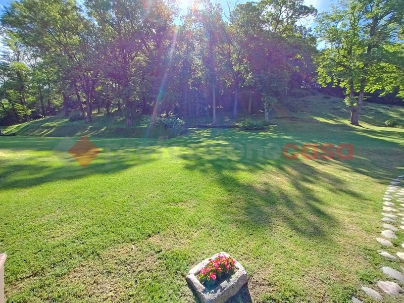 Villa in Vendita a Arona, 980'000€, 455 m²