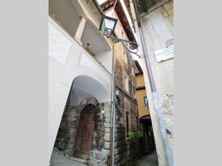 Casa Indipendente in Vendita a Claino con Osteno, 35'000€, 127 m²