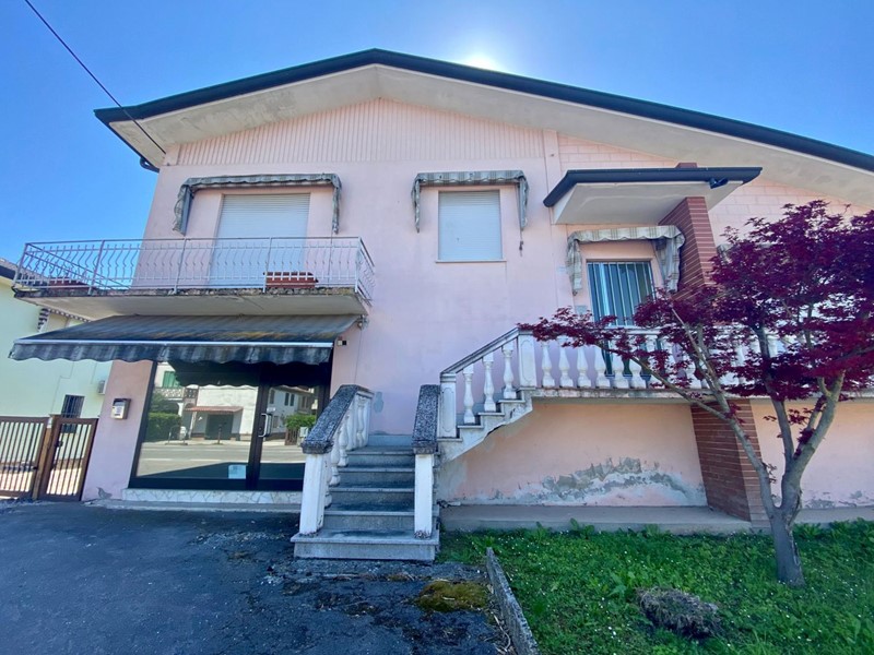 Casa Indipendente in Vendita a Merlara, 195'000€, 532 m²