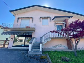 Casa Indipendente in Vendita a Merlara, 195'000€, 532 m²