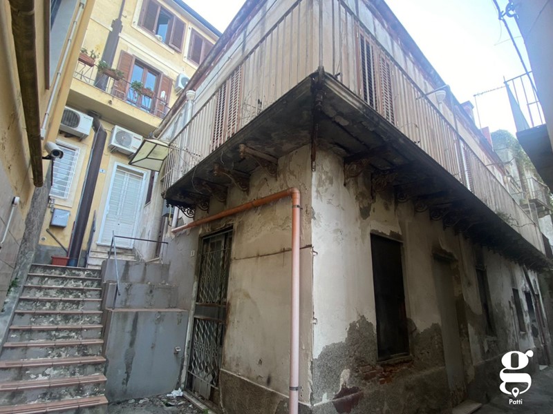 Appartamento in Vendita a Patti, 55'000€, 215 m²