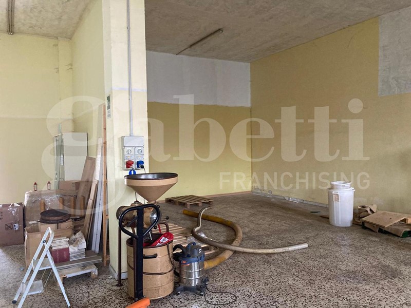 Capannone in Affitto a Battipaglia, 1'200€, 360 m²